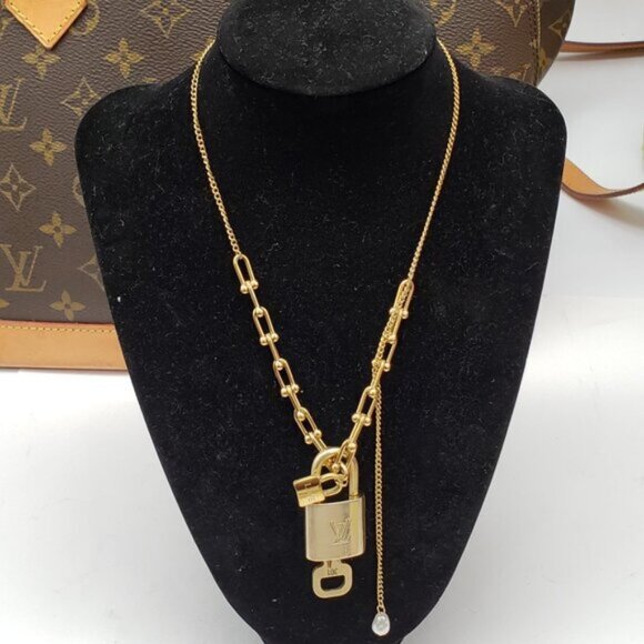 Authentic Louis Vuitton Lock & Key w/ Unbranded Gold Plated Gold Horseshoe Chain - Picture 1 of 10